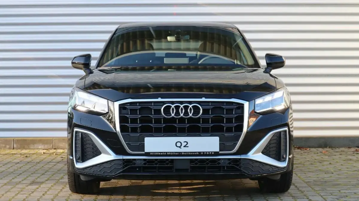 Gebraucht Audi Q2 S-Line 150 PS (110 kW) 2022 Mythosschwarz metallic SUV