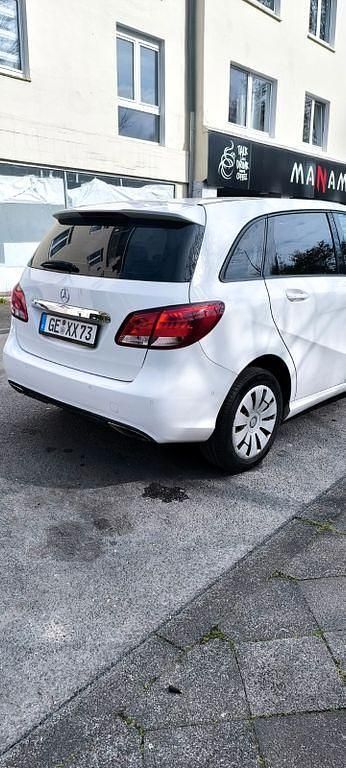 Gebraucht Mercedes B220 170 PS (125 kW) 2018 Weiß Van / Kleinbus