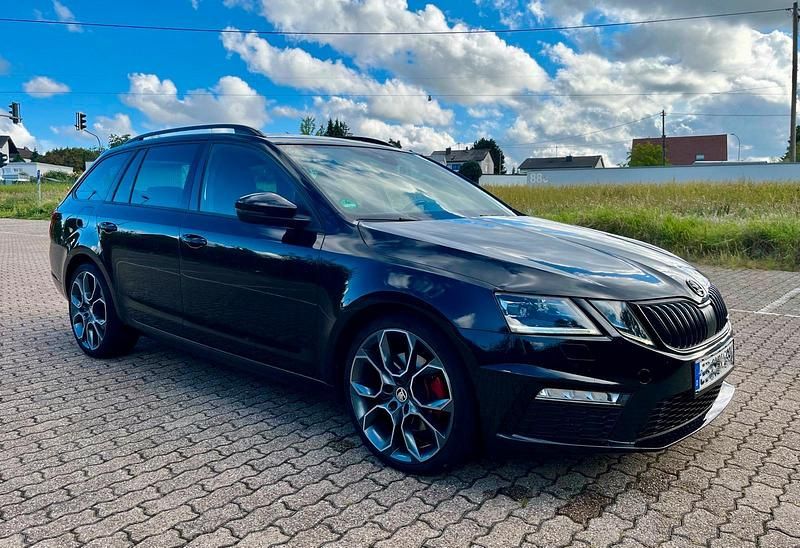 Schwarz Gebraucht 2018 Skoda Octavia RS Kombi | 20.950 € (Etwas zu teuer) - Bild 1/4