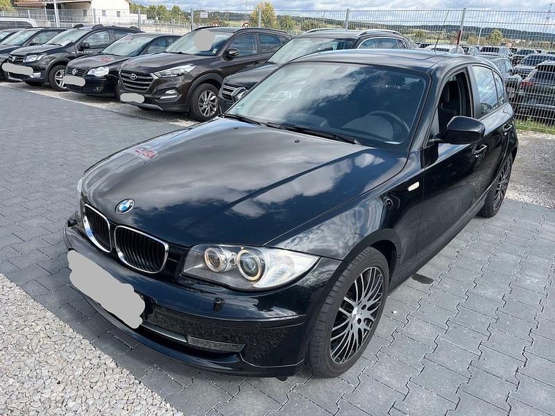 Saphirschwarz Gebraucht 2010 BMW 116 Sport Line Kleinwagen | 6.440 € (Etwas zu teuer) - Bild 1/4