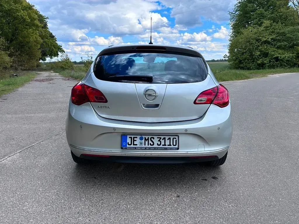 Gebraucht Opel Astra Edition 120 PS (88 kW) 2015 Silber Limousine