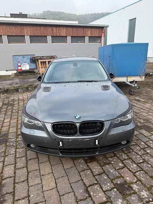 Second-hand BMW 525 180 CP (132 kW) 2004 Gri Berlinǎ