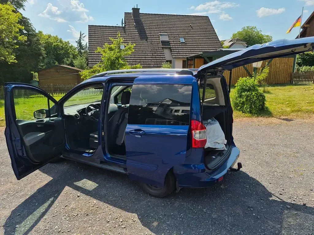 Gebraucht Ford Tourneo Courier Titanium 101 PS (74 kW) 2016 Blau Van / Kleinbus