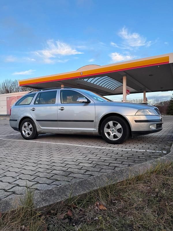 Gebraucht Skoda Octavia 105 PS (77 kW) 2009 Grau Kombi