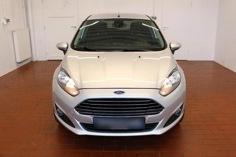 Gebraucht Ford Fiesta 65 PS (47 kW) 2013 Silber Kleinwagen