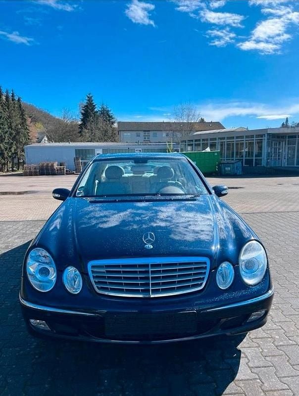 Gebraucht Mercedes E240 177 PS (130 kW) 2003 Blau Limousine