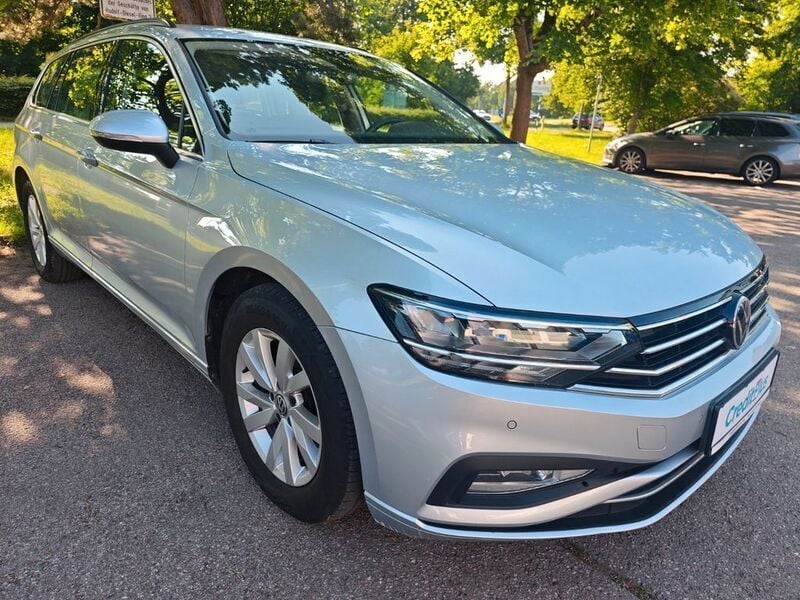 Silber Gebraucht 2021 VW Passat Business Kombi | 18.490 € (Guter Preis) - Bild 1/4