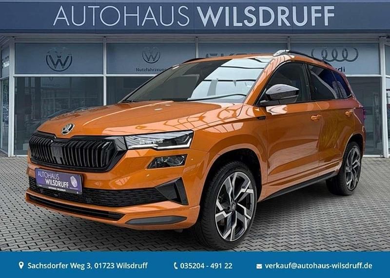 Phoenixorange metallic Neu 2026 Skoda Karoq SportLine SUV | 41.480 € (Fairer Preis) - Bild 1/4