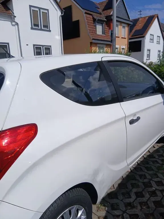 Gebraucht Hyundai i20 Edition 77 PS (56 kW) 2011 Weiß Kleinwagen