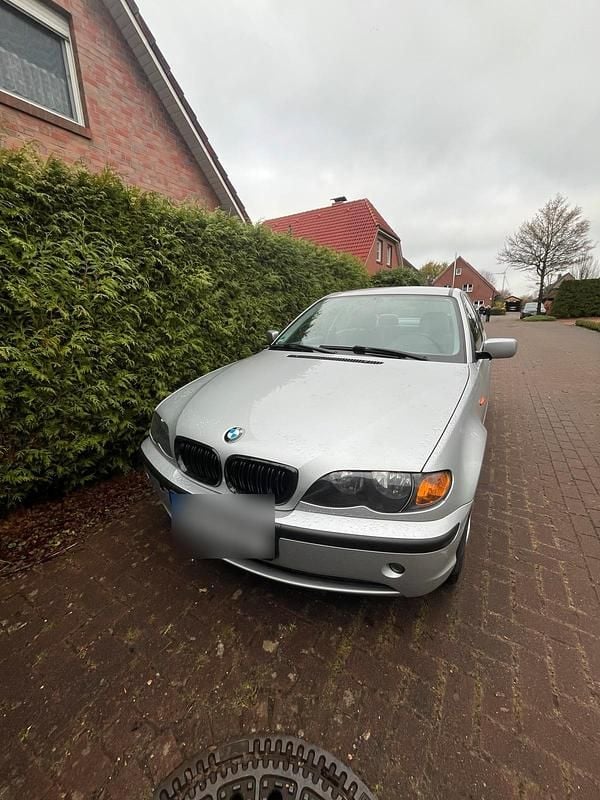 Grau Gebraucht 2003 BMW 318 Limousine | 4.200 € (Etwas zu teuer) - Bild 1/4