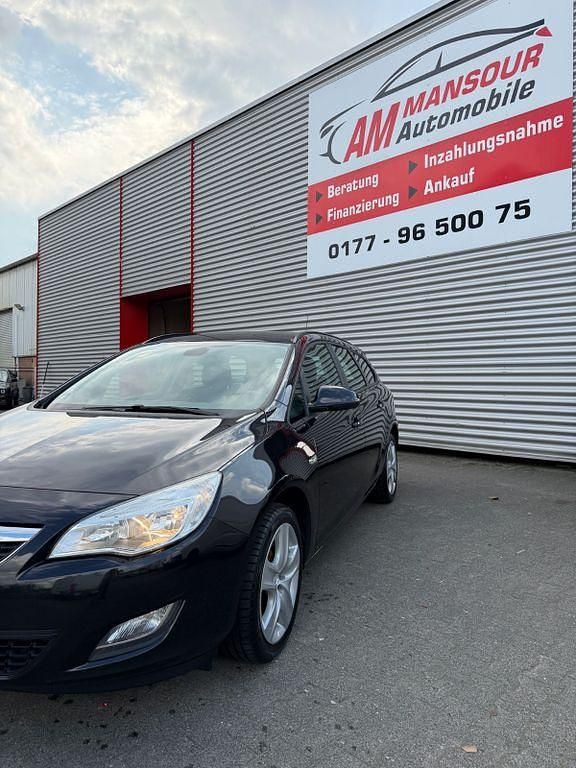 Gebraucht Opel Astra 101 PS (74 kW) 2011 Schwarz Limousine