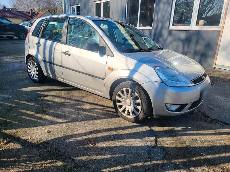 Gebraucht Ford Fiesta 100 PS (73 kW) 2002 Silber Kleinwagen
