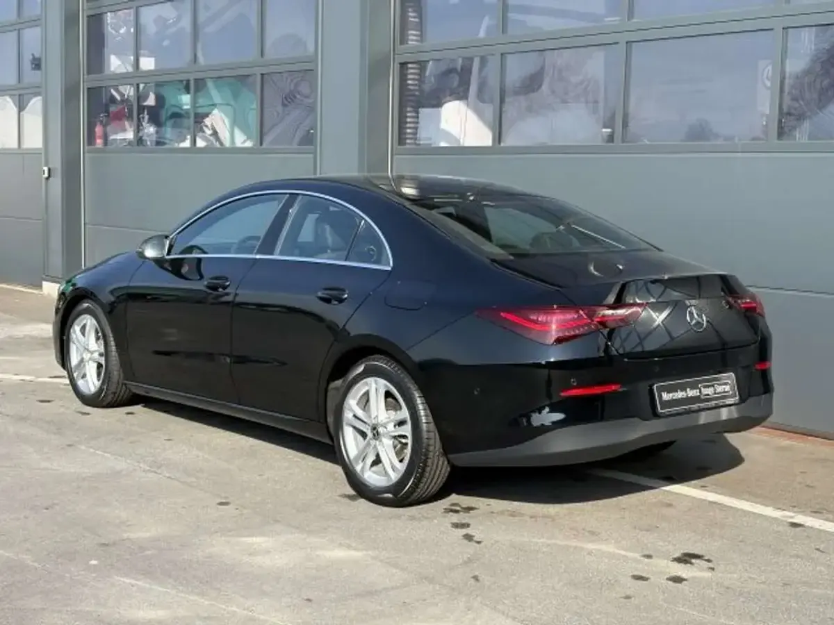 Gebraucht Mercedes CLA180 Advanced 136 PS (100 kW) 2024 Unilack nachtschwarz Limousine