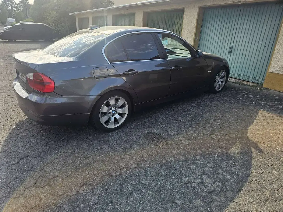 Gebraucht BMW 325 197 PS (144 kW) 2007 Limousine