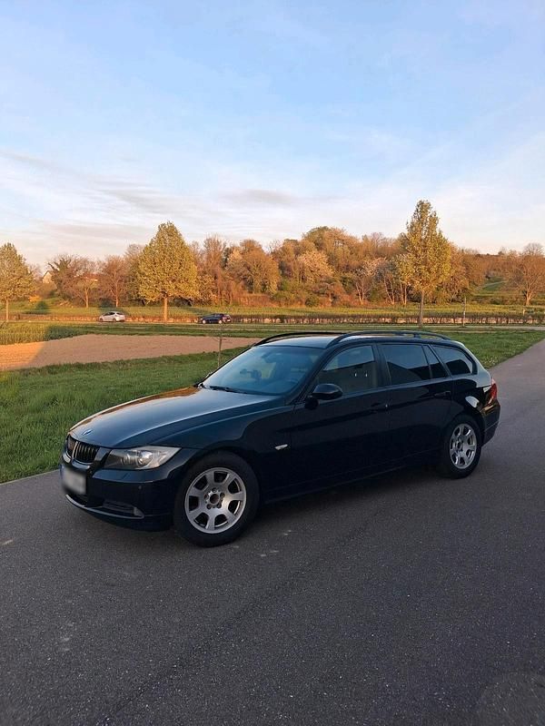 Gebraucht BMW 320 174 PS (127 kW) 2008 Schwarz Kombi