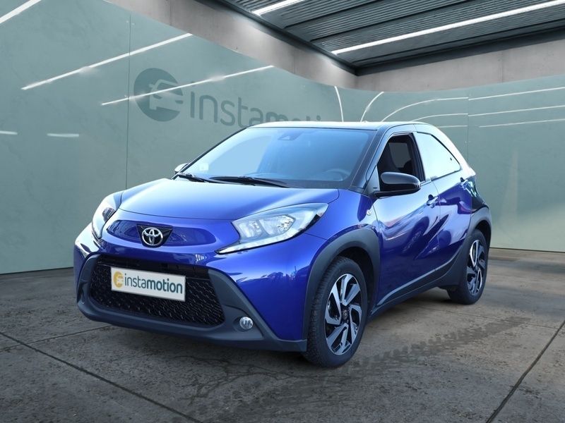 Blau Gebraucht 2023 Toyota Aygo Pulse Kleinwagen | 16.589 € (Teuer) - Bild 1/4