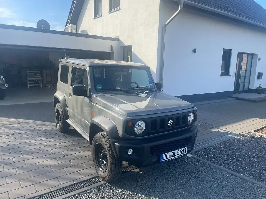 Gebraucht Suzuki Jimny 102 PS (75 kW) 2023 Grau SUV