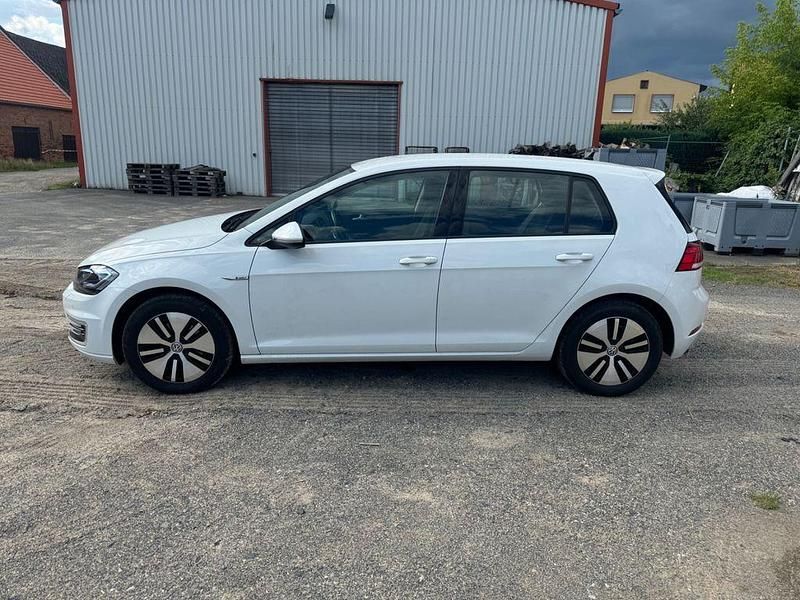 Gebraucht VW e-Golf 100 kW (136 PS) 2020 Weiß Kleinwagen