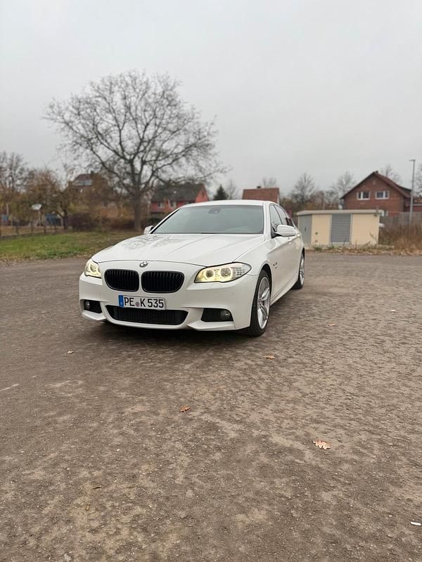Weiß Gebraucht 2012 BMW 535 M Sport Limousine | 18.999 € (Teuer) - Bild 1/4