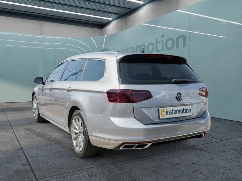 Gebraucht VW Passat 150 PS (110 kW) 2022 Silber Van / Kleinbus