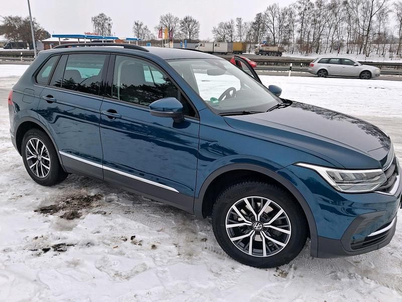 Gebraucht VW Tiguan 150 PS (110 kW) 2022 Blau SUV