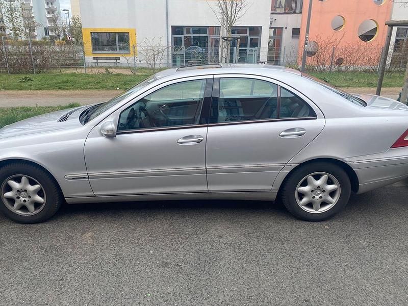 Gebraucht Mercedes 180 Elegance 133 PS (97 kW) 2001 Silber Limousine