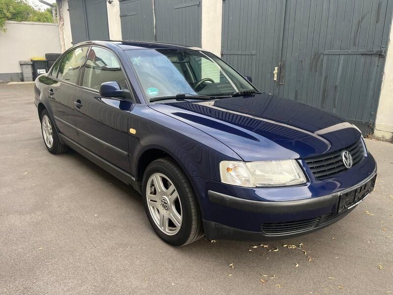 Blau Gebraucht 2000 VW Passat Limousine | 999 € - Bild 1/4