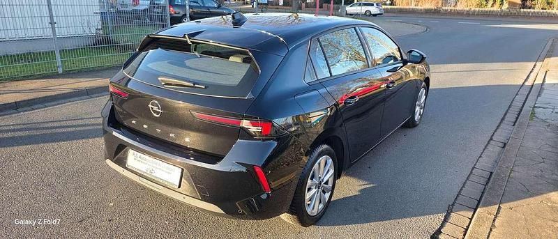 Gebraucht Opel Astra Enjoy 131 PS (96 kW) 2023 Lackierung schwarz Kleinwagen
