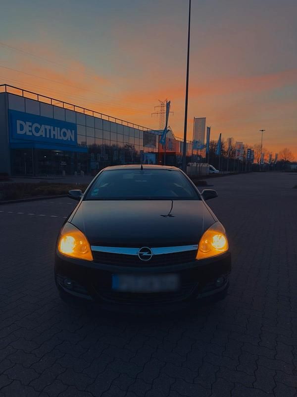 Gebraucht Opel Astra Cabriolet 105 PS (77 kW) 2006 Schwarz Cabrio