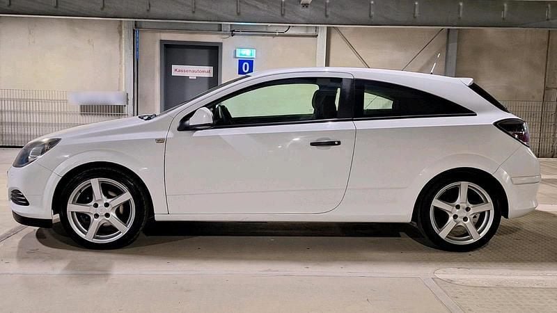 Gebraucht Opel Astra 90 PS (66 kW) 2010 Weiß Coupé