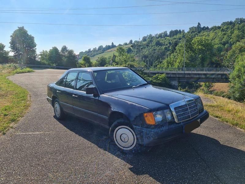 Blau Gebraucht 1987 Mercedes 200 Limousine | 3.899 € - Bild 1/4