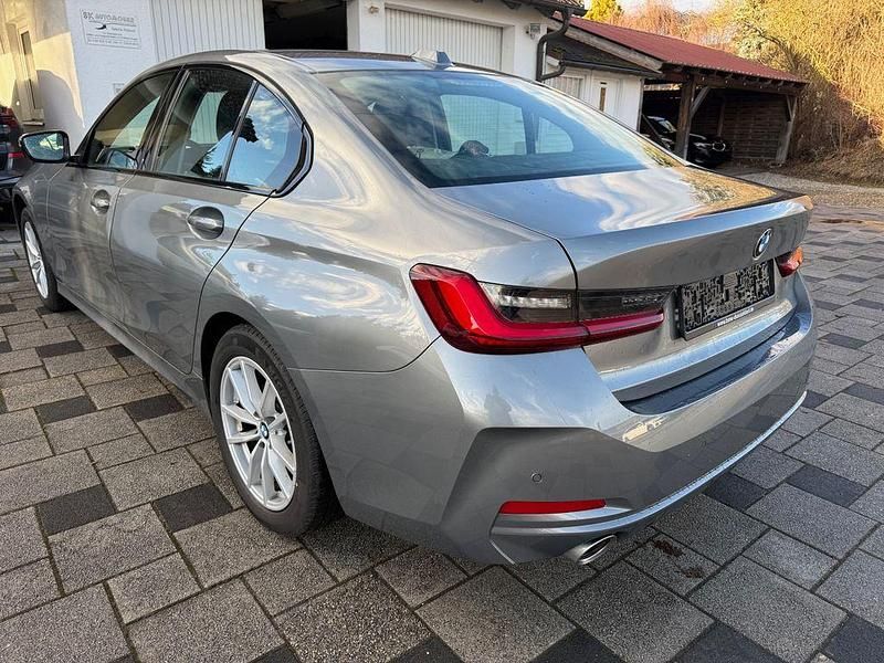 Gebraucht BMW 320 190 PS (139 kW) 2023 Grau Limousine