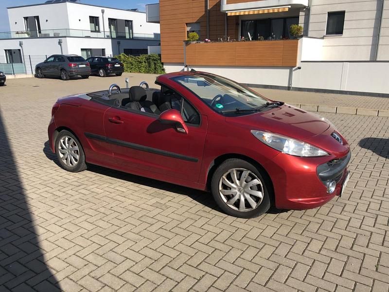 Rot Gebraucht 2007 Peugeot 207 CC Cabrio | 1.500 € (Superpreis) - Bild 1/4