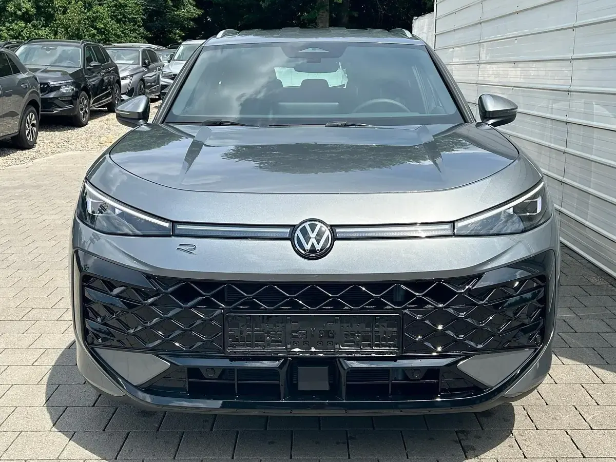 Neu VW T-Roc R-line 150 PS (110 kW) 2026 Wolf grey metallic SUV