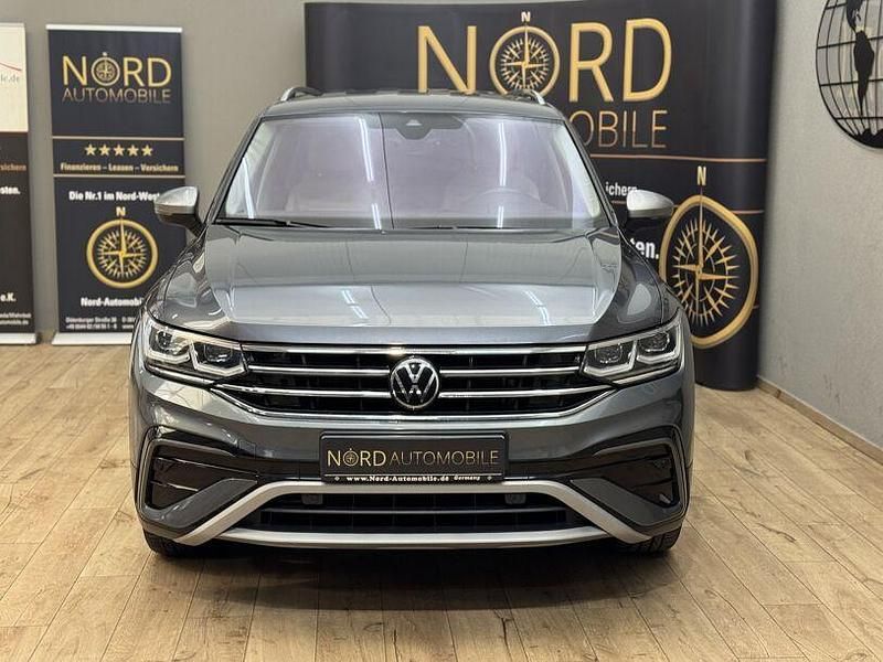 Gebraucht VW Tiguan Allspace Elegance 200 PS (147 kW) 2022 Platinum grey metallic (metallic) SUV