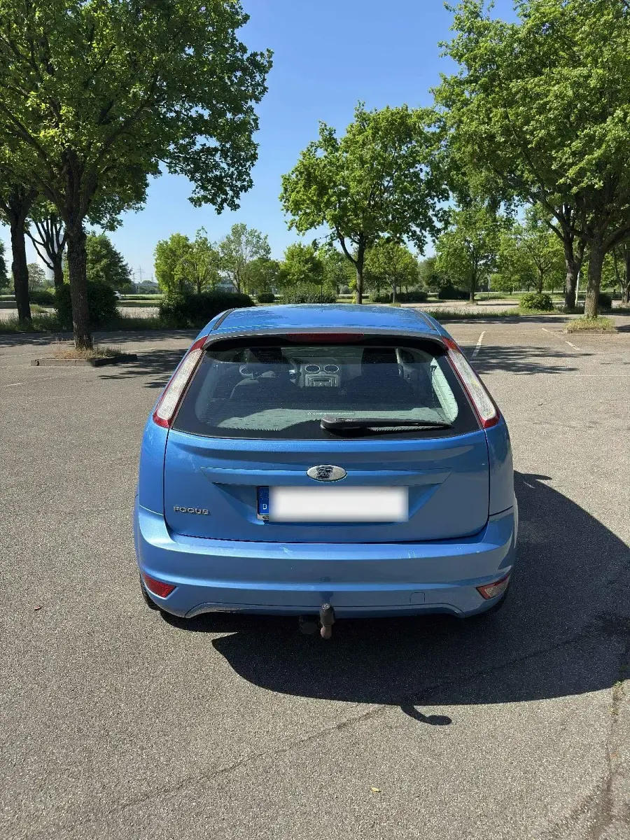 Gebraucht Ford Focus 101 PS (74 kW) 2008 Blau Kleinwagen