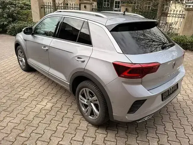 Usata VW T-Roc R-line 150 CV (110 kW) 2023 Argento SUV