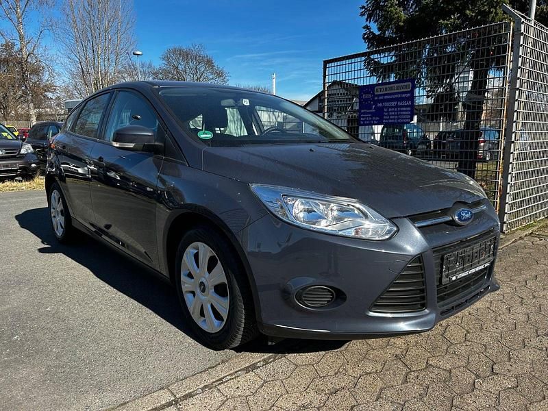 Gebraucht Ford Focus Ambiente 101 PS (74 kW) 2014 Grau Kombi