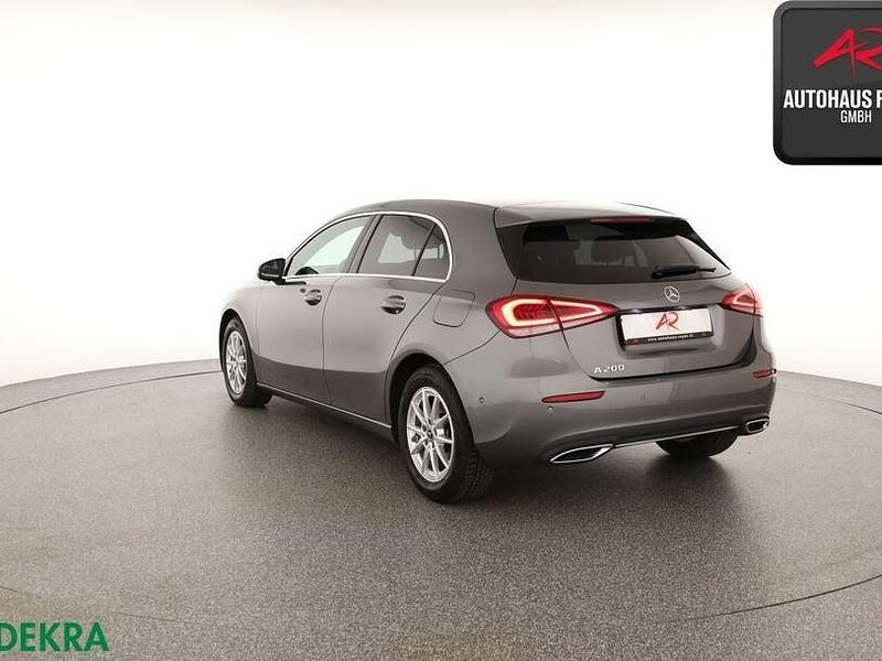 Gebraucht Mercedes A200 Progressive 163 PS (119 kW) 2018 Mountaingrau Limousine