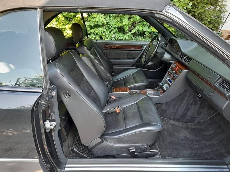 Gebraucht Mercedes E300 Sportline 220 PS (161 kW) 1993 Schwarz Cabrio