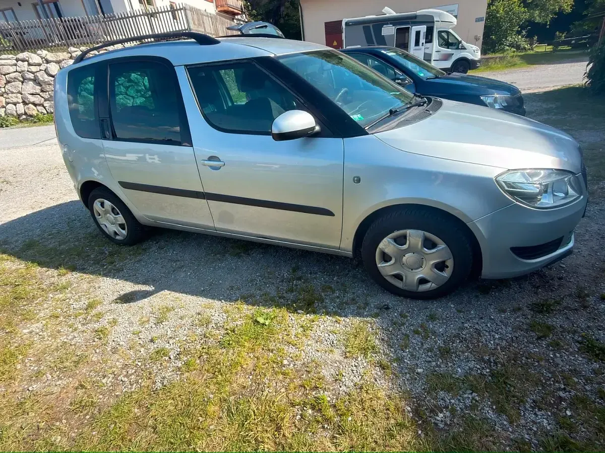Gebraucht Skoda Roomster 104 PS (76 kW) 2010 Silber Van / Kleinbus