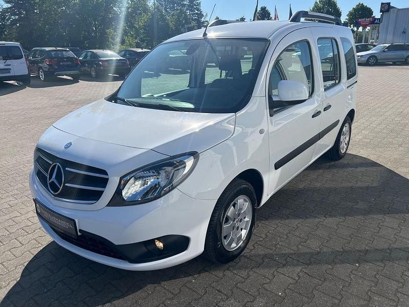 Gebraucht Mercedes Citan 111 Edition 116 PS (85 kW) 2020 Arktikweiss Kombi