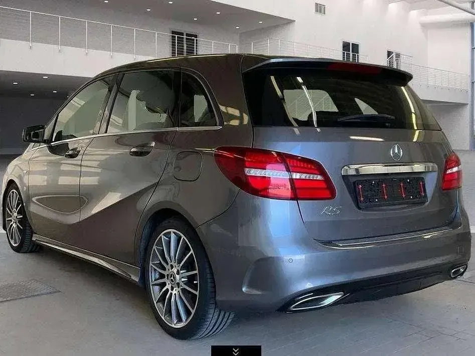 Gebraucht Mercedes B200 Style 156 PS (114 kW) 2019 Mountaingrau  met. Kleinwagen