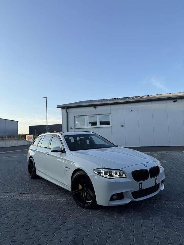Weiß Gebraucht 2017 BMW 530 Kombi | 24.999 € (Fairer Preis) - Bild 1/4