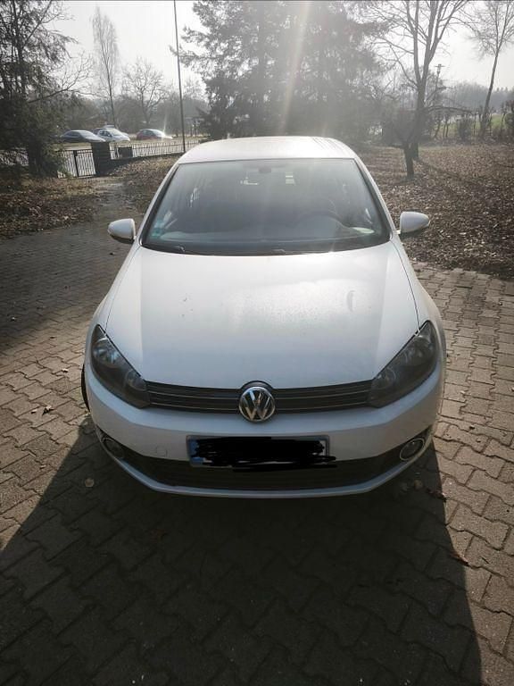 Gebraucht VW Golf VII Move 105 PS (77 kW) 2012 Weiß Limousine