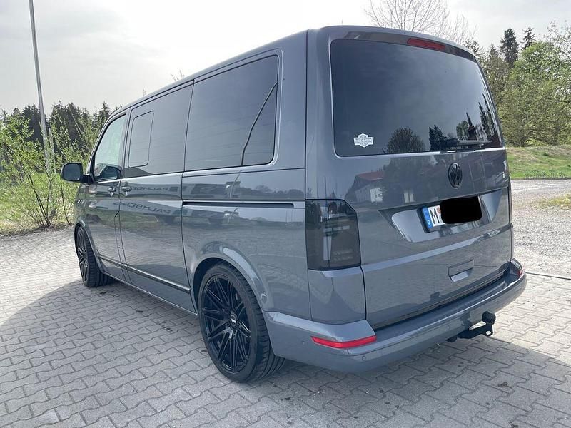Gebraucht VW Multivan Highline 204 PS (150 kW) 2022 Grau Van