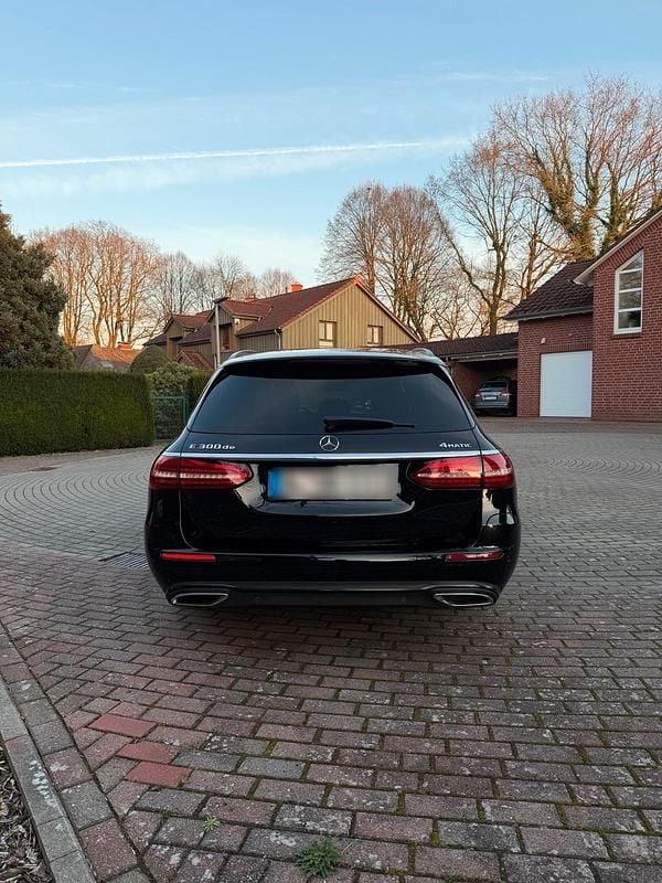 Gebraucht Mercedes E300 306 PS (225 kW) 2021 Schwarz Kombi