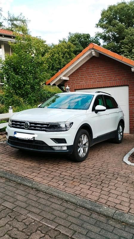 Weiß Gebraucht 2016 VW Tiguan Comfortline SUV | 19.999 € (Teuer) - Bild 1/4