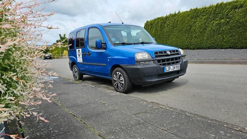 Blau Gebraucht 2002 Fiat Doblò Van / Kleinbus | 2.500 € - Bild 1/4