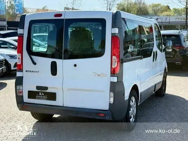 Gebraucht Renault Trafic Authentique 114 PS (83 kW) 2012 Weiß Van / Kleinbus